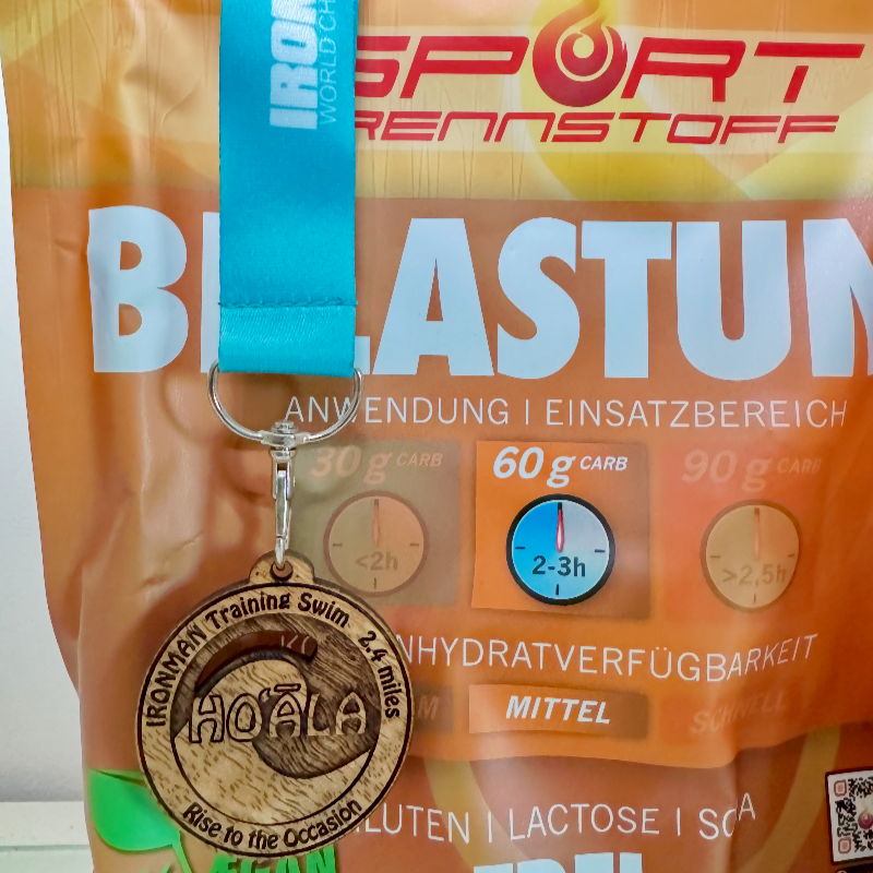 Ho'ala Swim Medaille vor einem SportBrennstoff BELASTUNG Beutel
