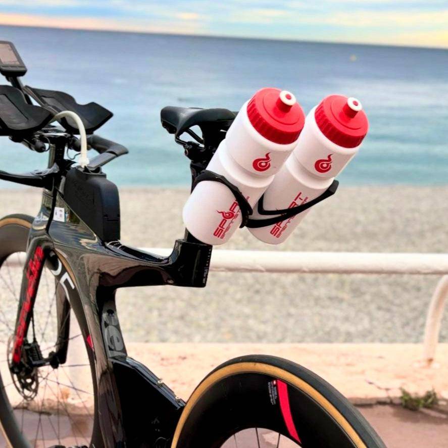 Flaschen auf einem Triathlon Rad in Nizza