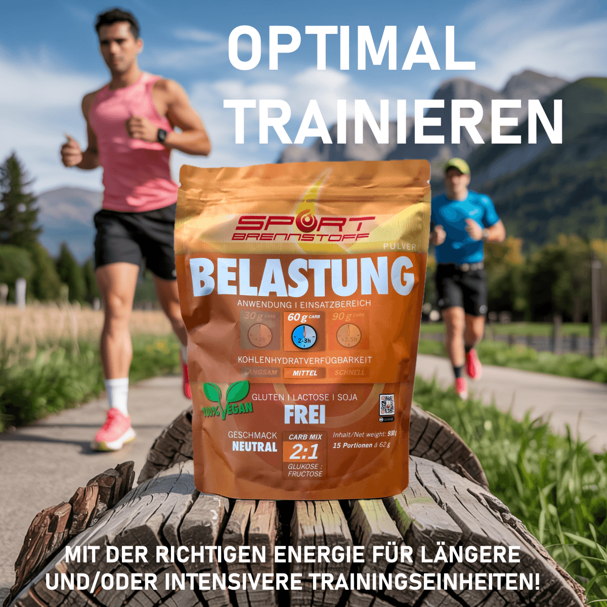 SportBrennstoff Komplettpaket kaufen - Fitnessziele erreichen: Belastungspulver im Vordergrund mit joggenden Sportlern im Hintergrund in alpiner Landschaft. Ideal für intensive Trainingseinheiten und vegane Ernährung.