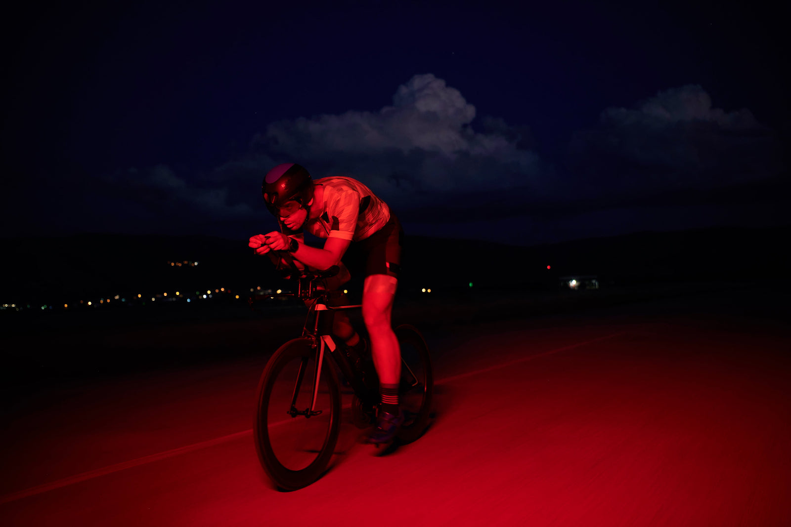 Triathlet in der Dunkelheit