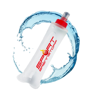 SportBrennstoff BEGLEITER - Trinkflasche mit flexiblem Design und tropfsicherem Verschluss, ideal für Outdoor-Aktivitäten und Radsport.