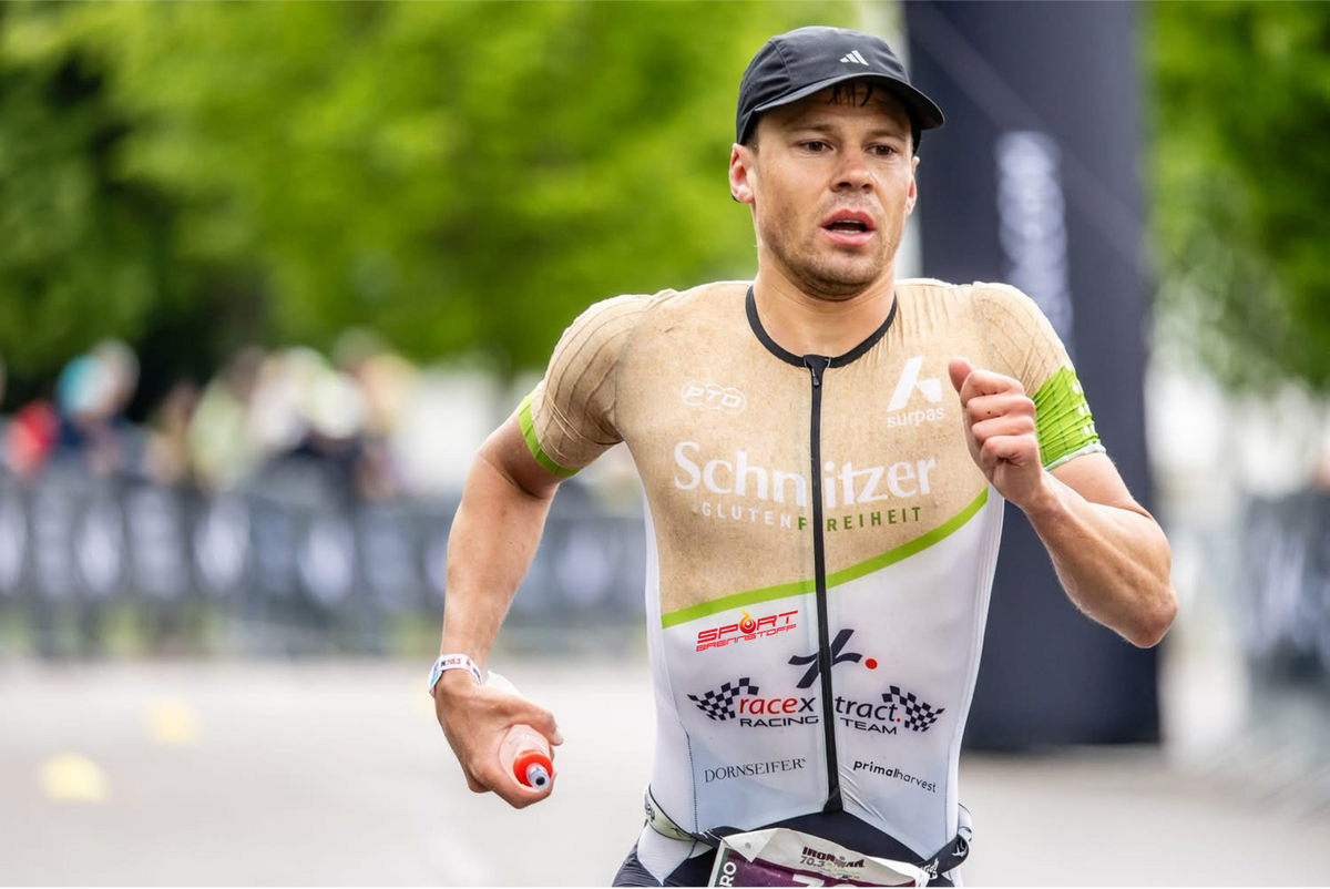 Jonas Hoffmann Profi-Triathlet mit SportBrennstoff BEGLEITER SoftFlask